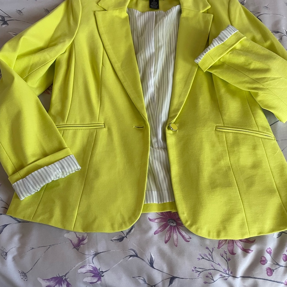 Women’s blazer, size 10.